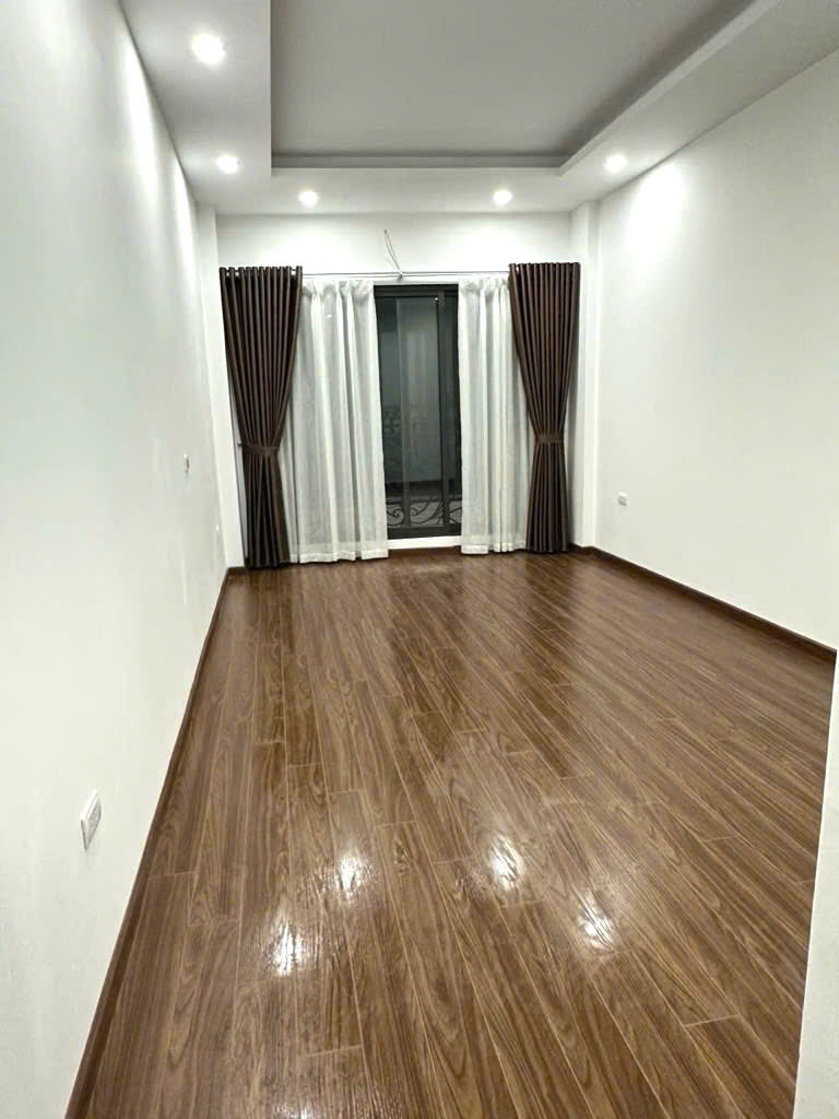 HỒ TÙNG MẬU -NHÀ MỚI Ở LUÔN - GẦN PHỐ - NGÕ RỘNG, THOÁNG -BAGAC TRÁNH XE MÁY.
